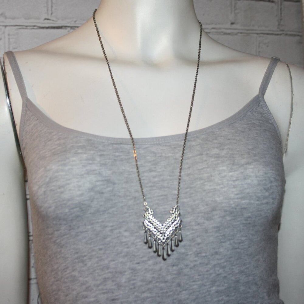 ⚡️✨ Silver Chevron Charm Statement Necklace – 30–32" ·